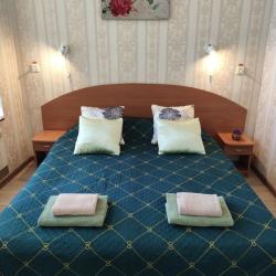 4-местный номер улучшенный семейный с 1 двуспальной кроватью