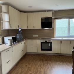 Коттедж стандарт с 3 односпальными и 1 двуспальной кроватью