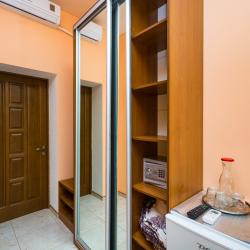 Комната комфорт с 1 односпальной и 1 двуспальной кроватью