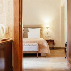 2-комнатный номер делюкс с балконом категории В (главный корпус)