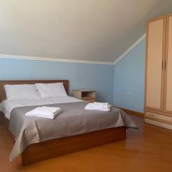 Cтандарт улучшенный с двумя двуспальными кроватями и собственной кухней