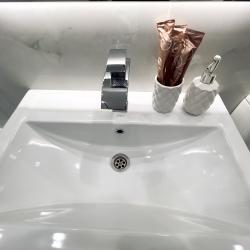 2-комнатные апартаменты стандарт в центре Тюмени с живописным прудом