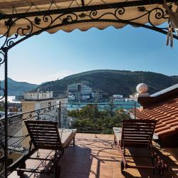 Комната полулюкс с 1 двуспальной кроватью (с завтраком, мансарда)