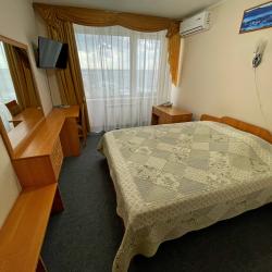 Номер стандарт с 1 двуспальной кроватью