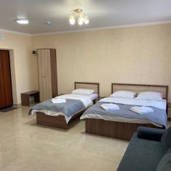 Номер стандарт семейный с 1 односпальной и 1 двуспальной кроватью
