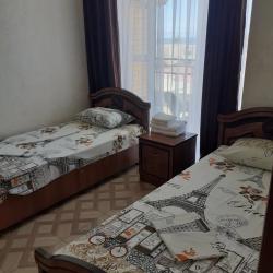 Комната улучшенная с 2 односпальными и 1 двуспальной кроватью