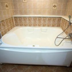 Номер люкс улучшенный с 1 двуспальной кроватью