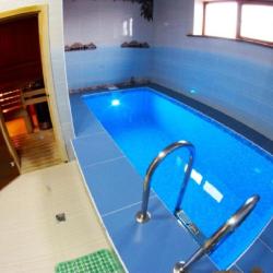 Стандартный трехместный номер с сауной и бассейном