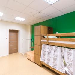 Кровать в 6-местном общем женском номере (3 двухъярусные кровати)