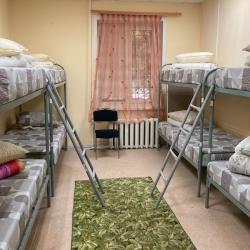 Кровать в 8-местном общем номере