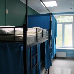 Кровать в 8-местном общем мужском номере