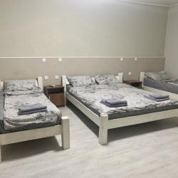 Номер стандарт семейный с 2 односпальными и 1 двуспальной кроватью