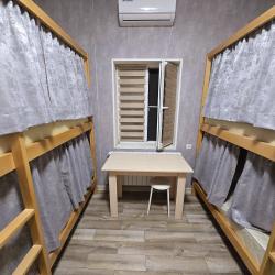 Кровать в 6-местном общем номере