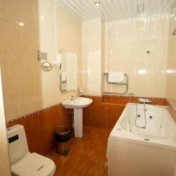 Двухкомнатный двухместный люкс (с джакузи)