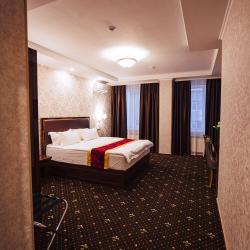 Номер полулюкс улучшенный с 1 двуспальной кроватью (с завтраком) #202