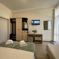 3-местный номер улучшенный с балконом