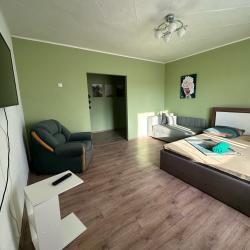 Фото Апартаменты на улице Индустриальная 17