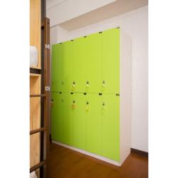 Кровать в 12-местном общем мужском номере (удобства на этаже)