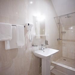 Номер стандарт комфорт с 1 двуспальной кроватью (мансарда)