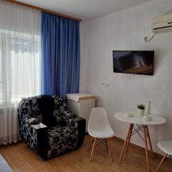 Комната полулюкс с 1 двуспальной кроватью и 1 двухъярусной кроватью