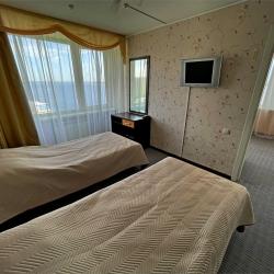 Номер полулюкс бизнес с 2 односпальными кроватями