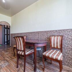 Фото Отель Трёхкомнатная квартира на Краснозвёздной улице 31