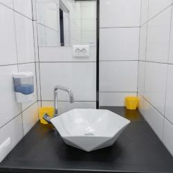 Кровать в 4-местном общем мужском номере (удобства на этаже)