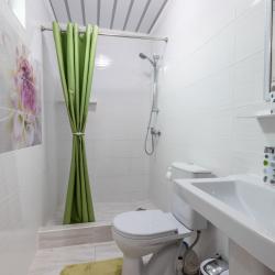 Комната стандарт с 2 односпальными и 1 двуспальной кроватью