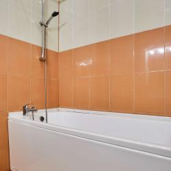 Фото Отель FlatStay Невский 170 | Трешка в центре с эркером и высокими потолками