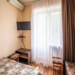 Комната стандарт с 1 двуспальной кроватью и балконом