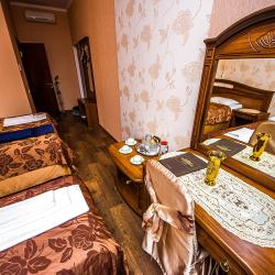 Улучшенный трёхместный номер с балконом