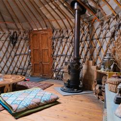 Традиционная деревянная юрта An authentic yurt with a 60-year history (общие удобства на территории)