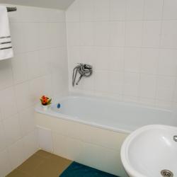 Номер стандарт с 1 двуспальной кроватью (мансарда)