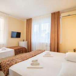 Комната комфорт с 1 односпальной и 1 двуспальной кроватью с видом на море