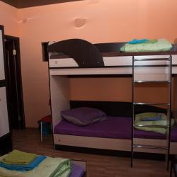 Кровать в 6-местном общем мужском номере