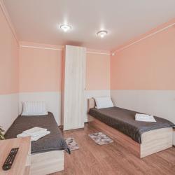 Номер стандарт семейный с 2 односпальными и 1 двуспальной кроватью