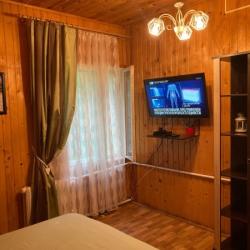 Номер стандарт с 2 односпальными и 1 двуспальной кроватью