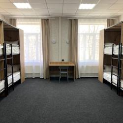 Кровать в 12-местном общем номере