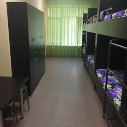 Кровать в 8-местном общем мужском номере