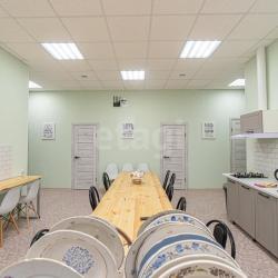 Кровать в 8-местном общем женском номере