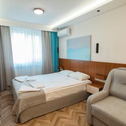 Номер стандарт с 1 двуспальной кроватью и диваном