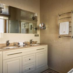 2-комнатный номер полулюкс с 1 двуспальной кроватью