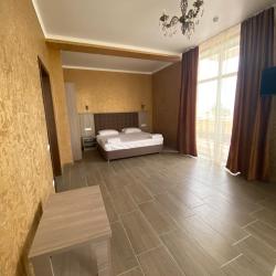 Номер люкс с 2 двуспальными кроватями