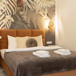 Номер комфорт с 1 двуспальной кроватью, доп. местами и балконом