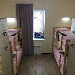 Кровать в 8-местном общем женском номере