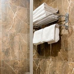 Номер улучшенный стандарт с 2 односпальными и 1 двуспальной кроватью