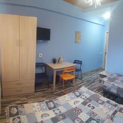 Комната эконом с 1 односпальной и 1 двуспальной кроватью
