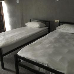 Кровать в 8-местном общем мужском номере