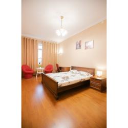 Комната стандарт с 1 двуспальной кроватью (удобства на этаже)