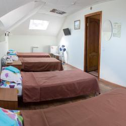 Номер эконом с 4 односпальными кроватями (общие удобства, мансарда)